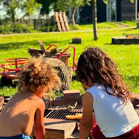 Vintage Caravan In Old Orchard At Farm Huize Blokland Parque de Campismo *