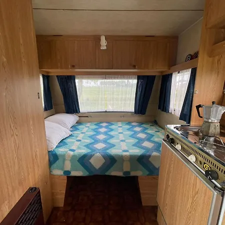 Κάμπινγκ Vintage Caravan In Old Orchard At Farm Huize Blokland